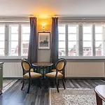Old Town - Hall Square Apartment